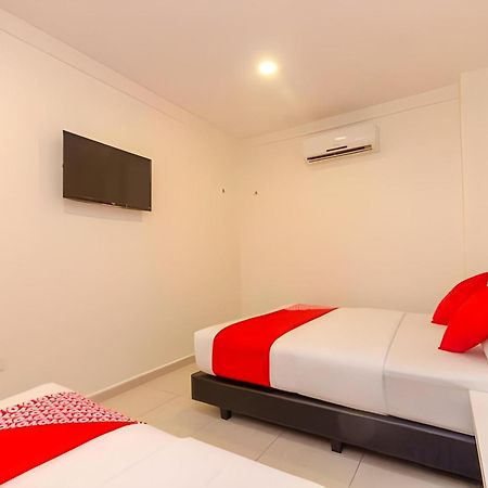 Skudai Hotel Exterior photo
